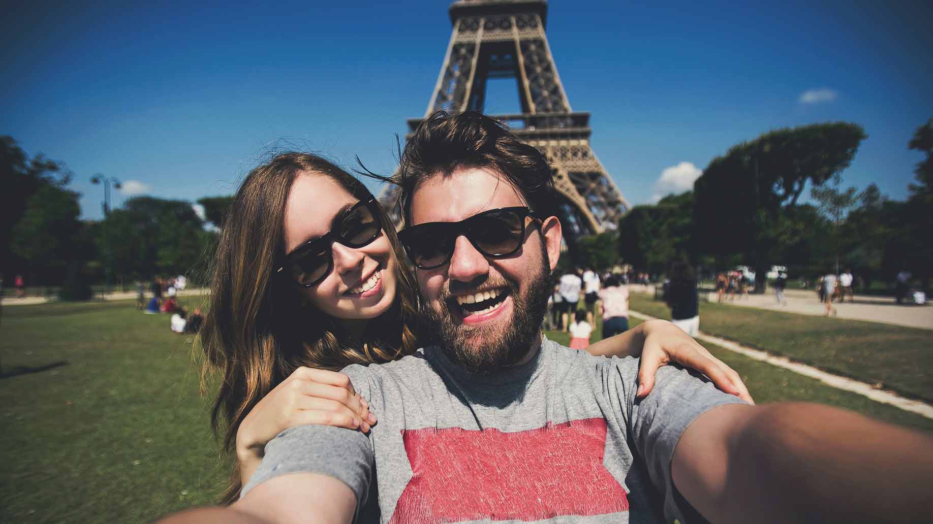 couple in paris france eiffel tower