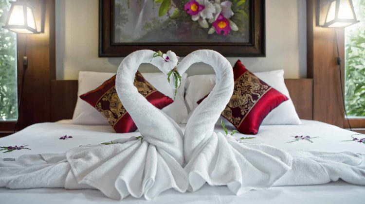 honeymoon suite towel swans