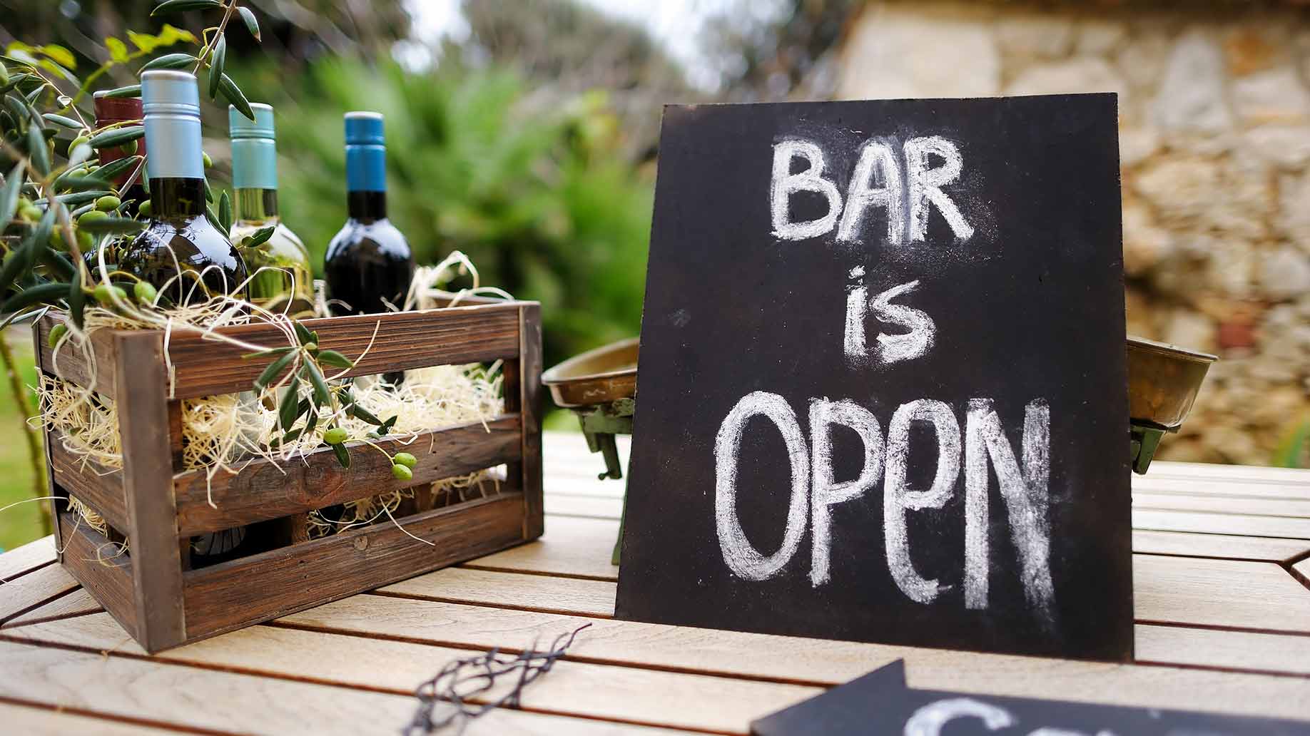 How Much Does an Open Bar at a Wedding Reception Cost Prices