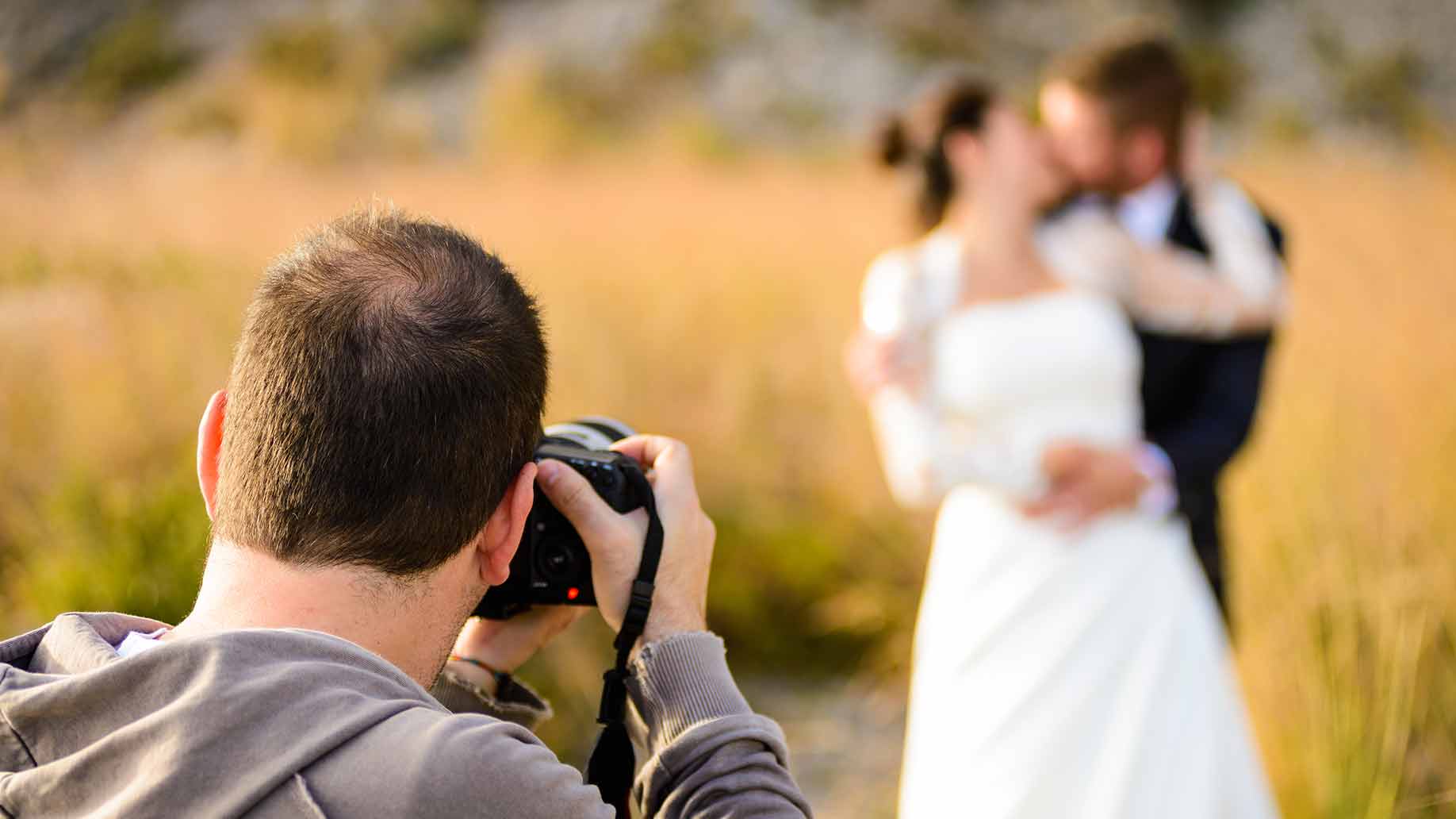 wedding photographer couple